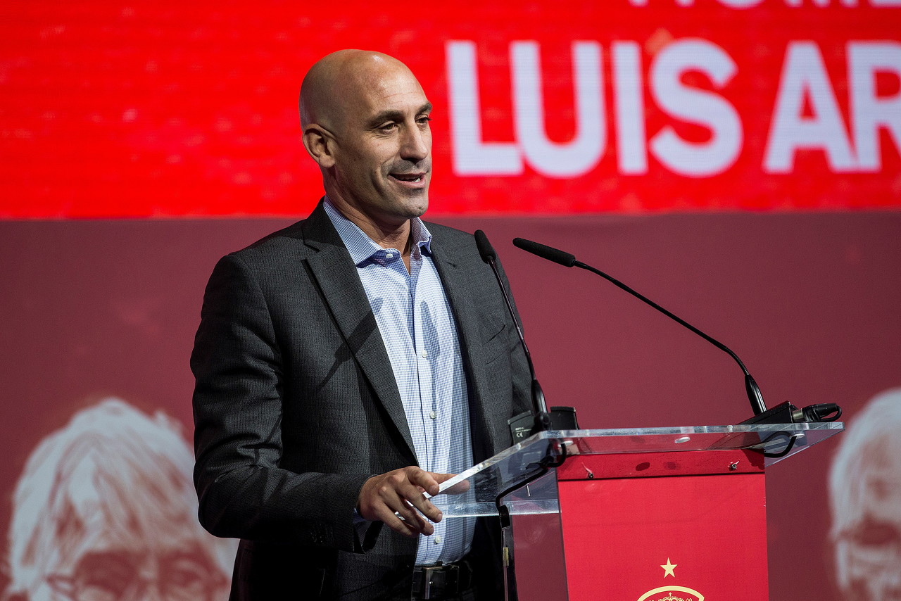 阿斯：西足协主席卢比亚莱斯要求罢免西甲联盟主席特巴斯