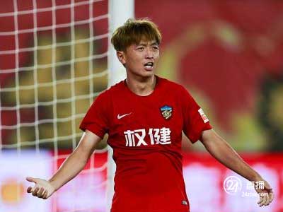 《足球报》报道杨旭基本已经加盟申花，申花并未接触于汉超