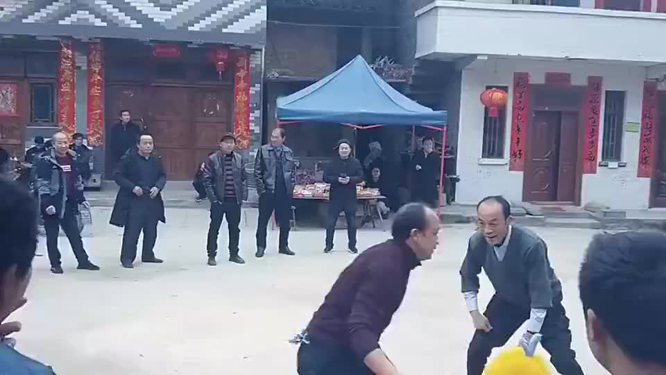 好家伙！两位大叔单挑这对抗什么水平？