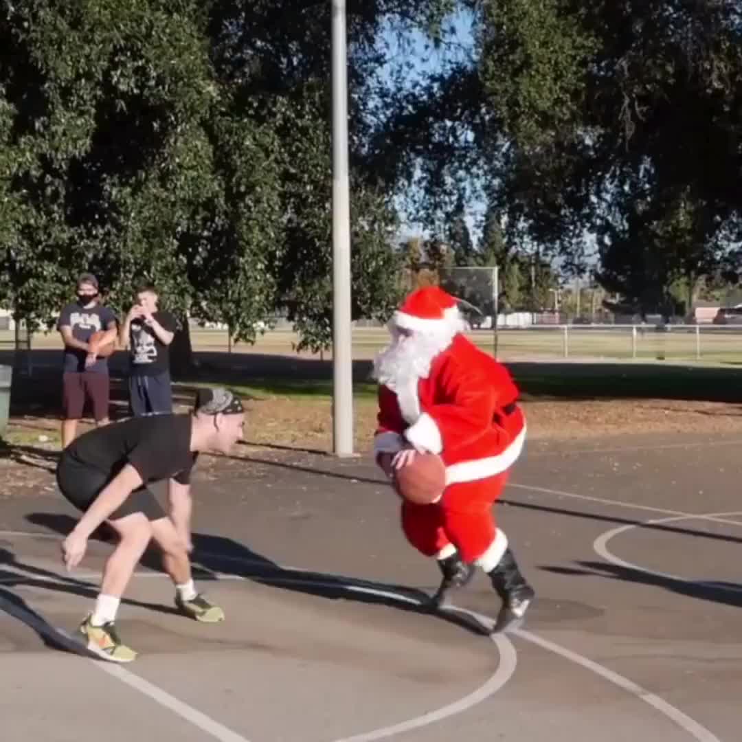 球场圣诞老人来袭！你能否一战？