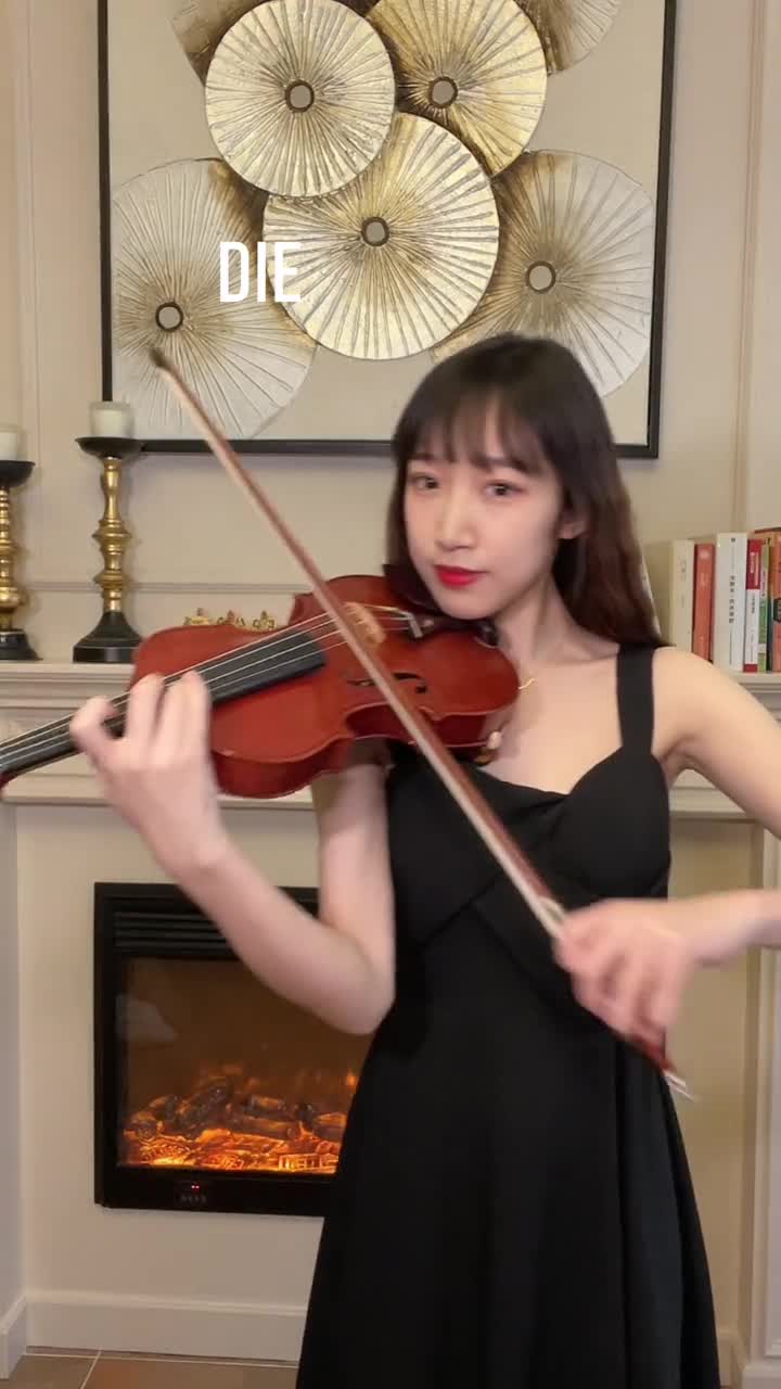 好听！小姐姐小提琴演奏欧冠主题曲
