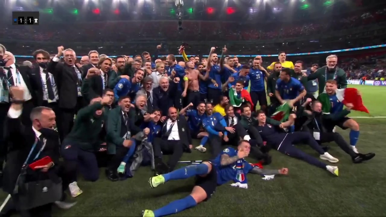 53年后再夺欧洲杯冠军！意大利夺冠众将高歌庆祝