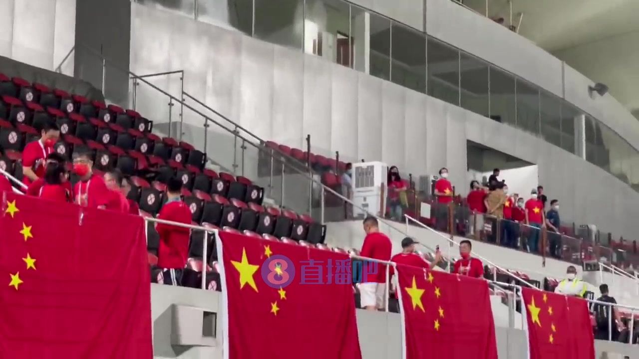 输球心不甘！越南网红赛后朝中国球迷狂喊