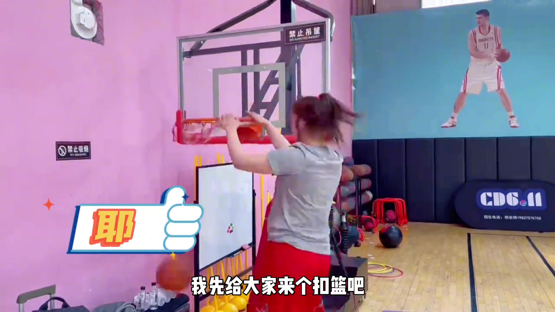 近距离拍摄真够结实的！女篮李梦分享打篮球前的热身动作