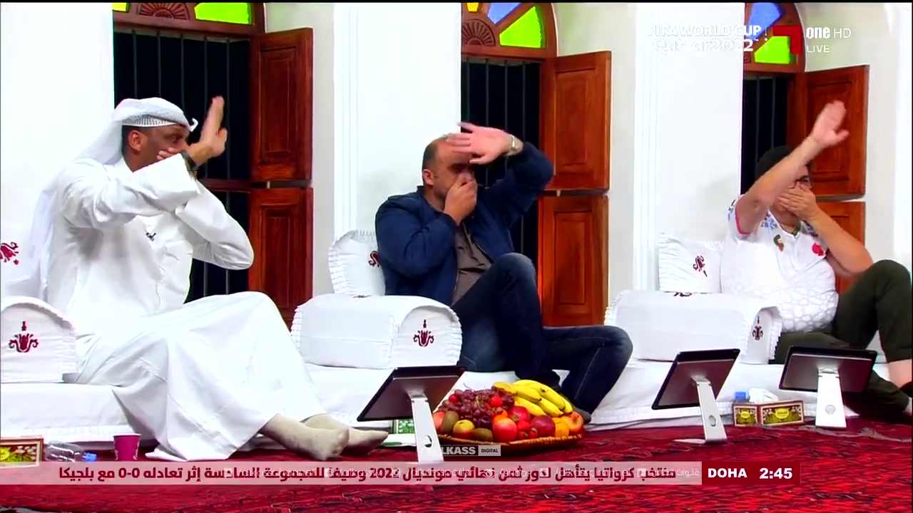 卡塔尔电视节目模仿德国队捂嘴&挥手告别
