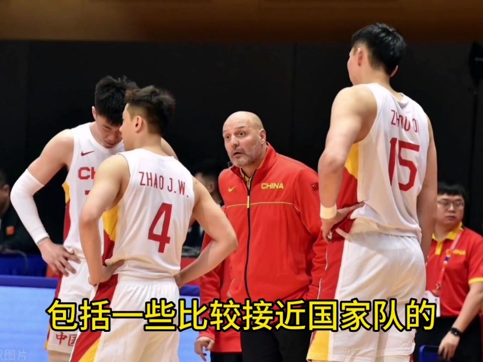 杨毅：乔帅带男篮跟带小学生一样！球员是能力问题所以不会骂街