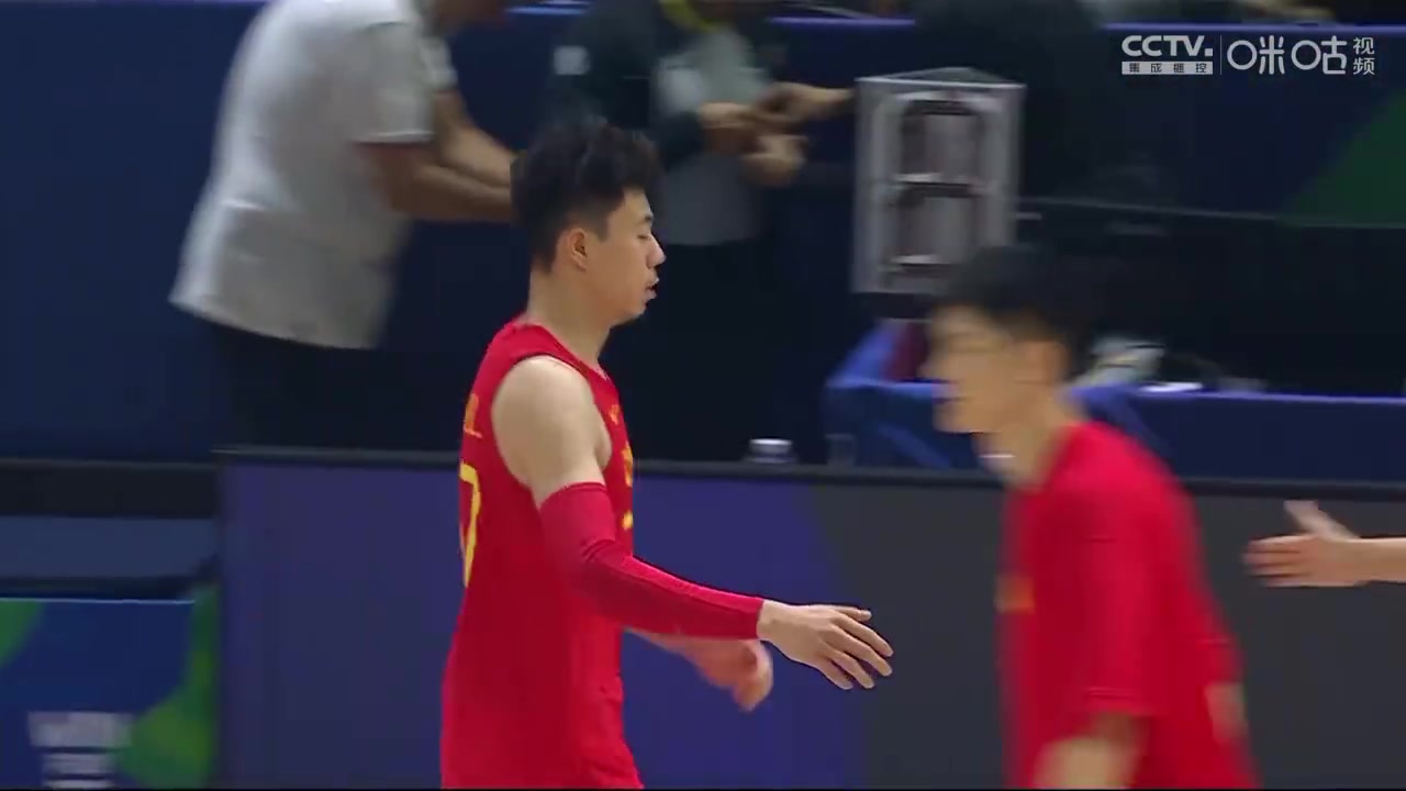 中国男篮的王牌！李凯尔首次代表中国男篮首发！
