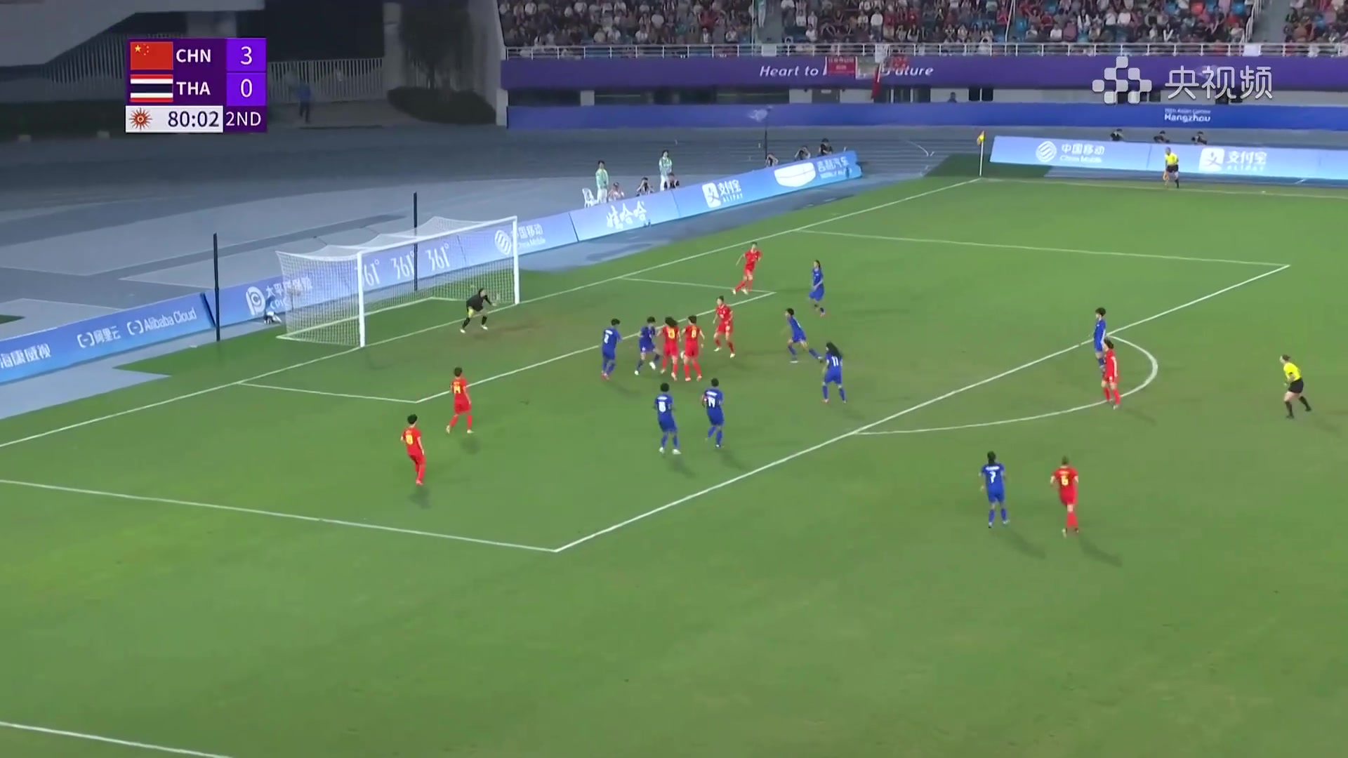锁定胜局了！杨莉娜乱战破门，中国女足4球领先泰国