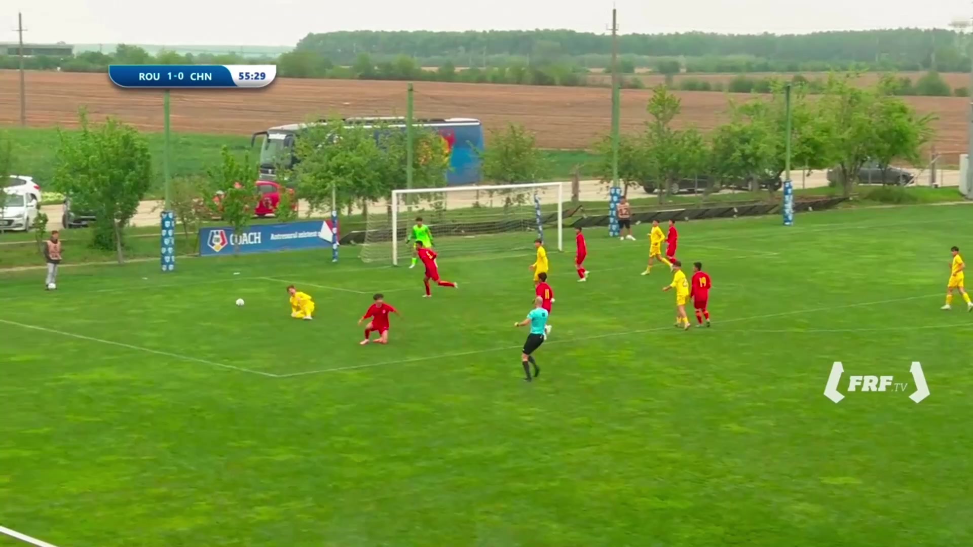 禁区内犯规送点！罗马尼亚球员点射破门，U16国足0-2落后罗马尼亚U16