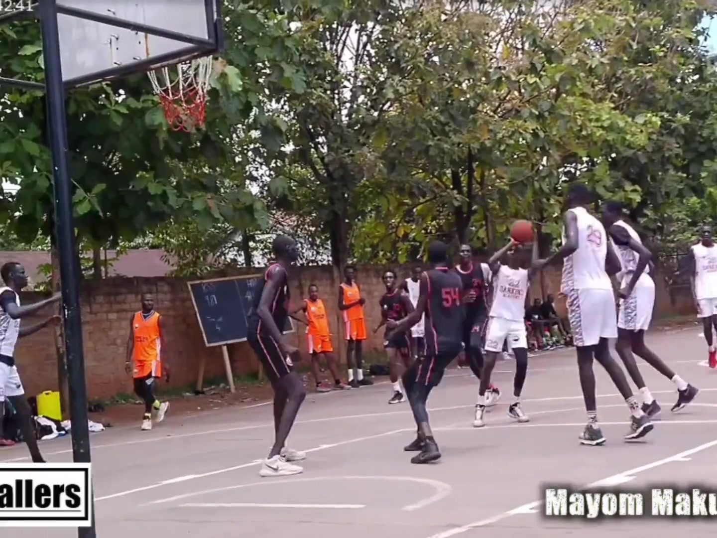 南苏丹惊现全员220cm身高打球太恐怖了，五个文班这种怎么防？