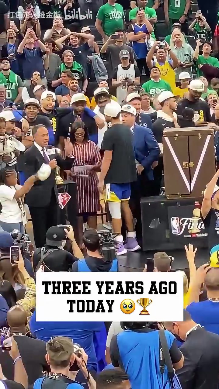 一晃三年了！22年是一个属于勇士的夏天！回顾库里领取FMVP奖杯！