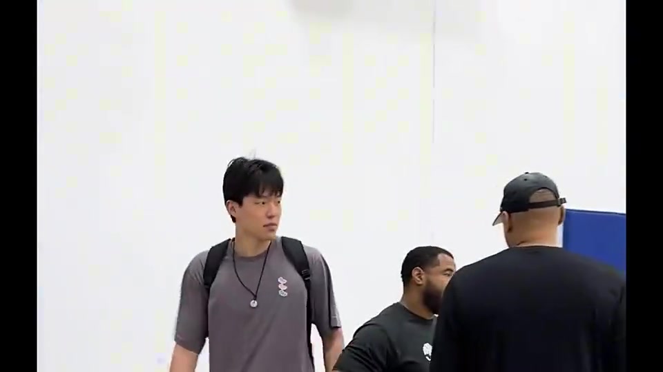 16顺位去了开拓者！此前孟超探班杨瀚森，在洛杉矶训练挥汗如雨