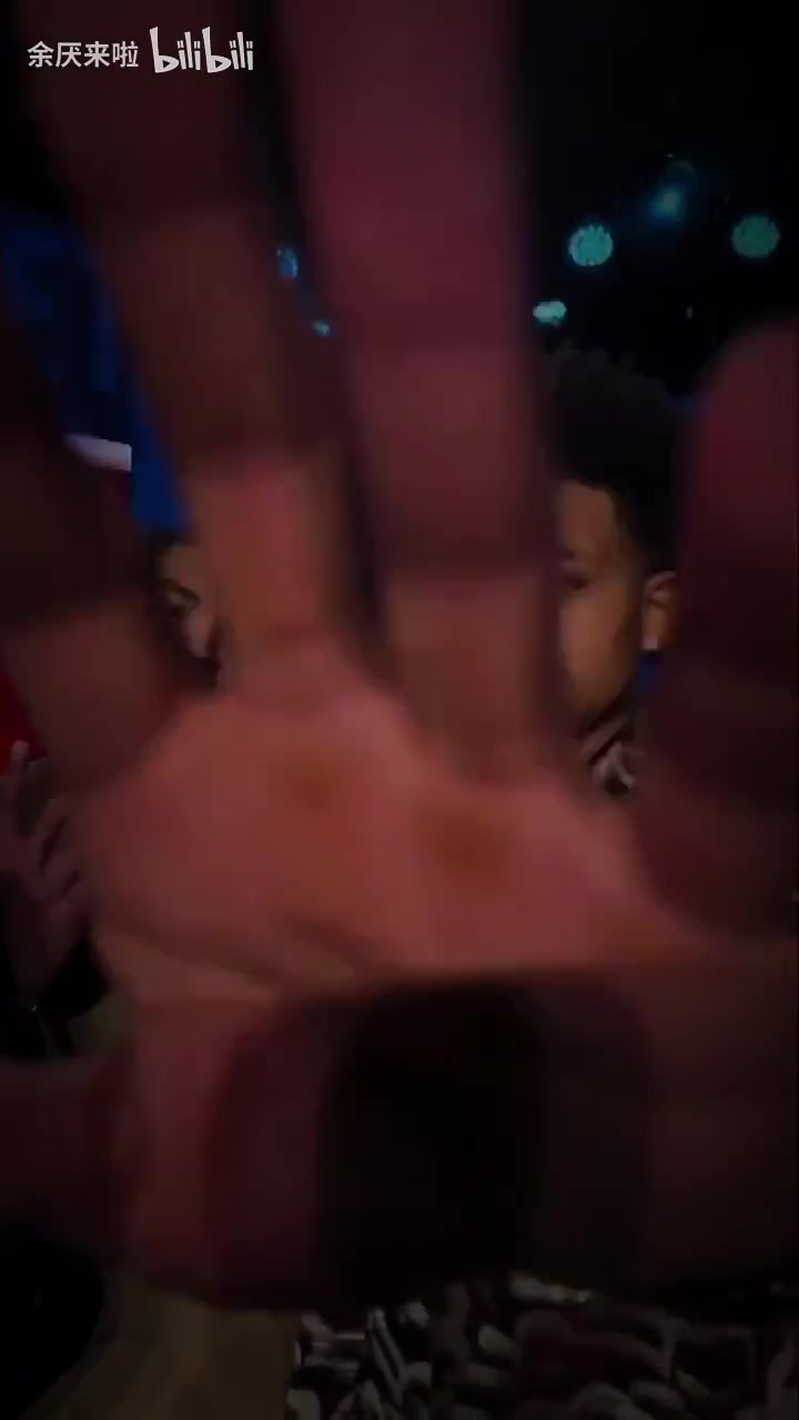 拍照还玩手机那个会打篮球吗？23届选秀大会会成为选秀大年吗？