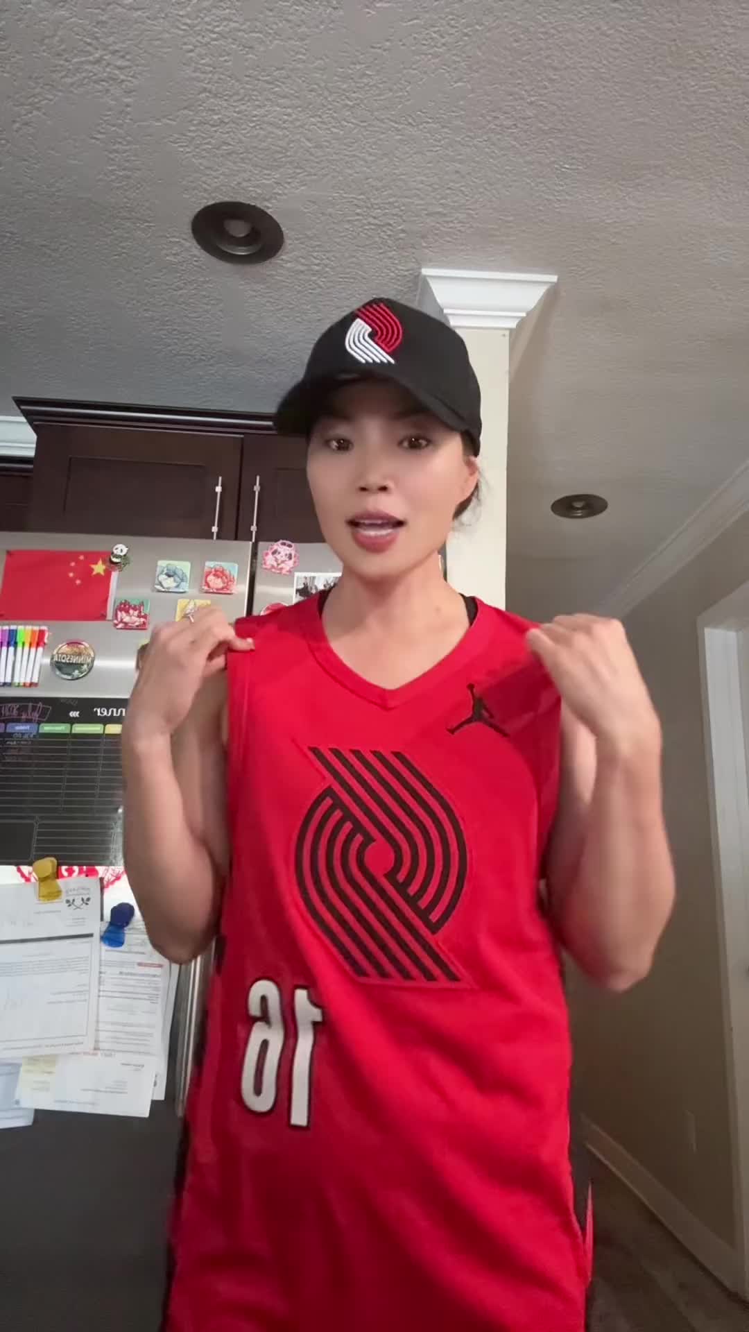 嘚瑟！女网友：我把杨瀚森球员版250美元价格打成238美元了