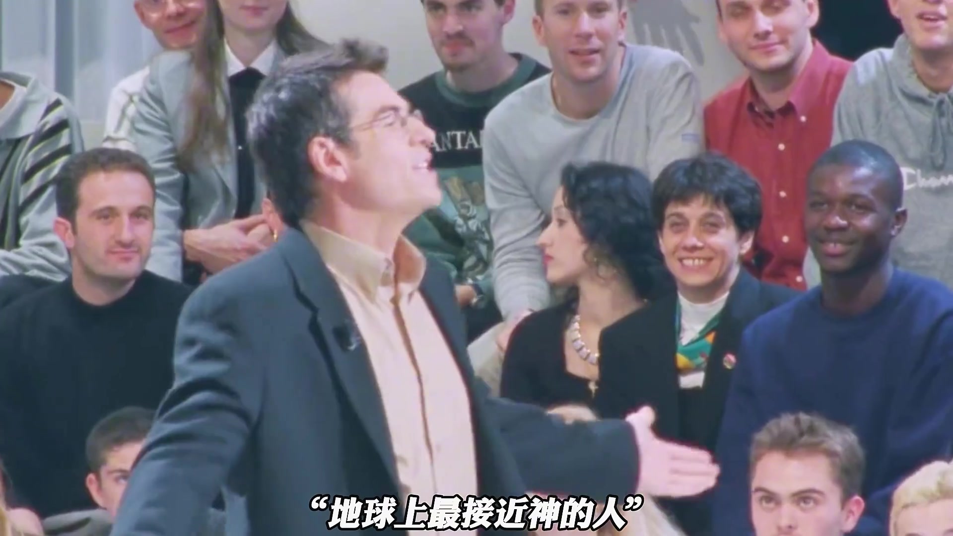 1997年5冠乔丹人气有多高？黑耶稣！站顶峰也兢兢业业~