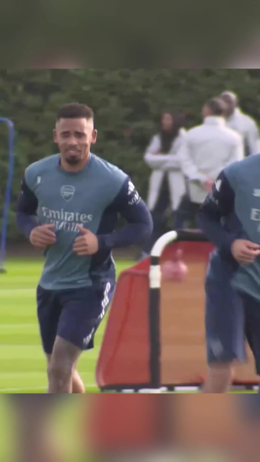 期待重返赛场！热苏斯伤愈归来参加球队训练！