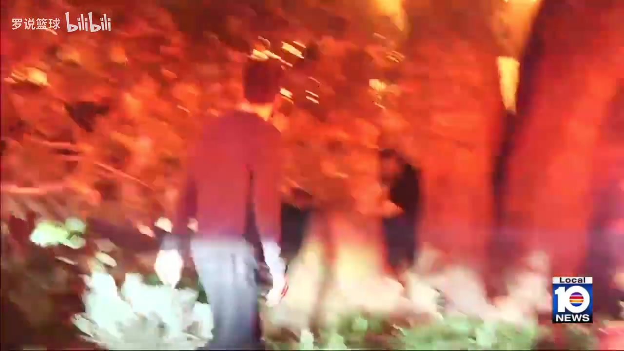 真的无奈了！斯波豪宅遭遇大火，本人在住所外焦虑徘徊！