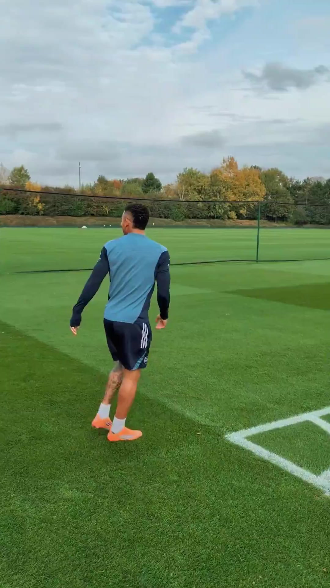 那个男人回来了！热苏斯重返训练场