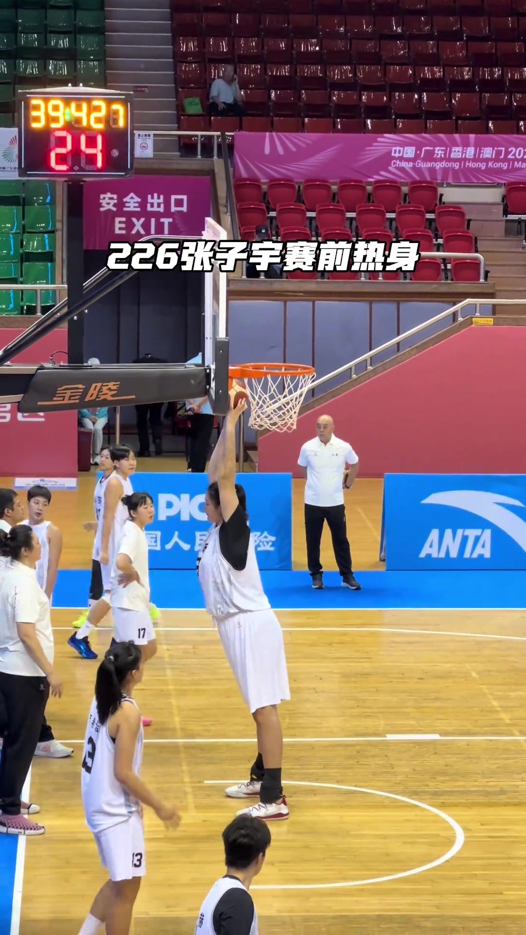 篮球从未如此简单！从张子宇跳球开始比赛失去悬念！对手都笑了