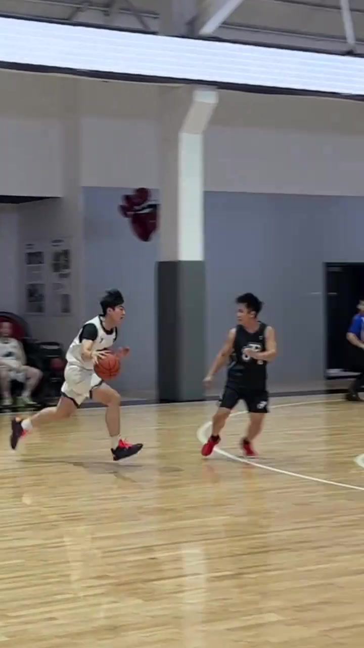 业余民间爱好者打成这样水平如何？这哥单场砍37分7板12助