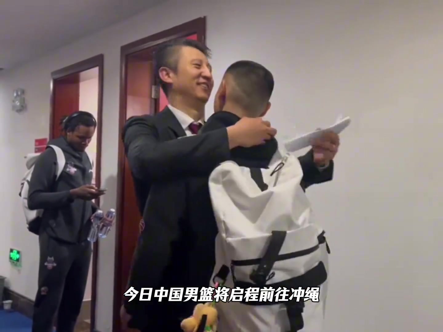 中国男篮公布世预赛14名球员大名单，庞崢麟和徐杰等落选...