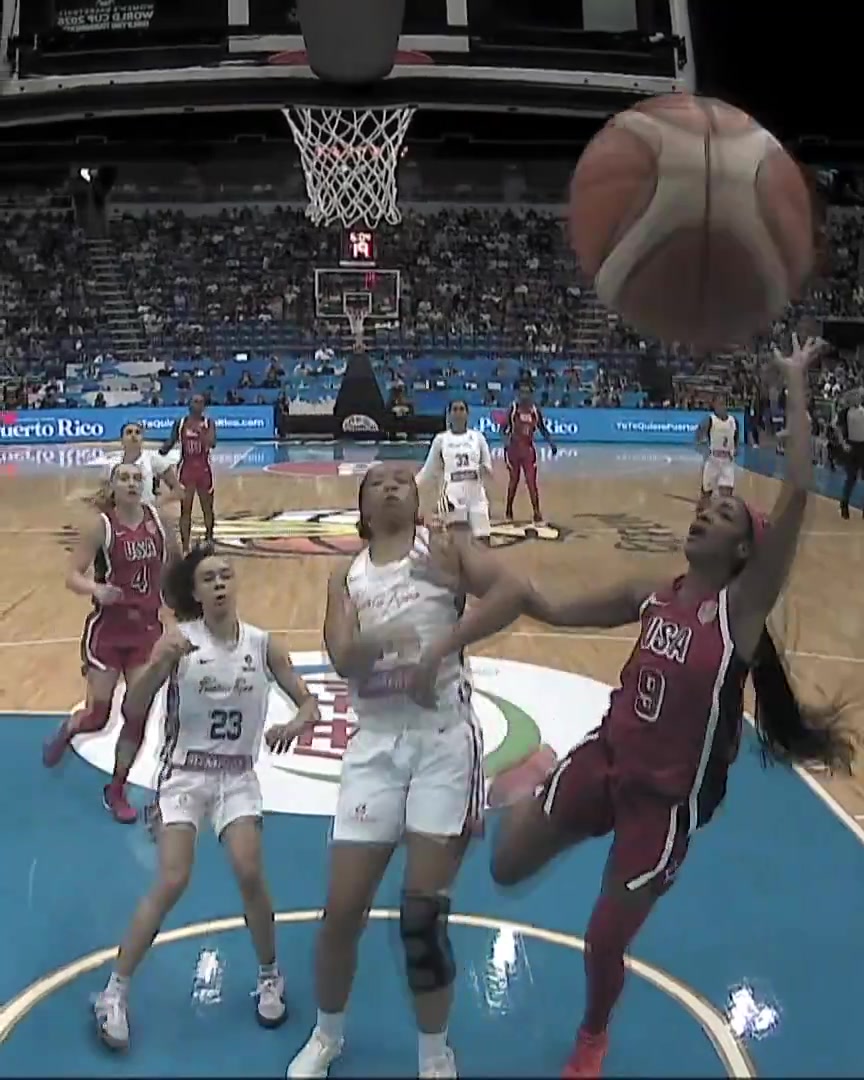 看不出来啊！麦基同母异父的妹妹血帽扇飞安吉尔·里斯的上篮！