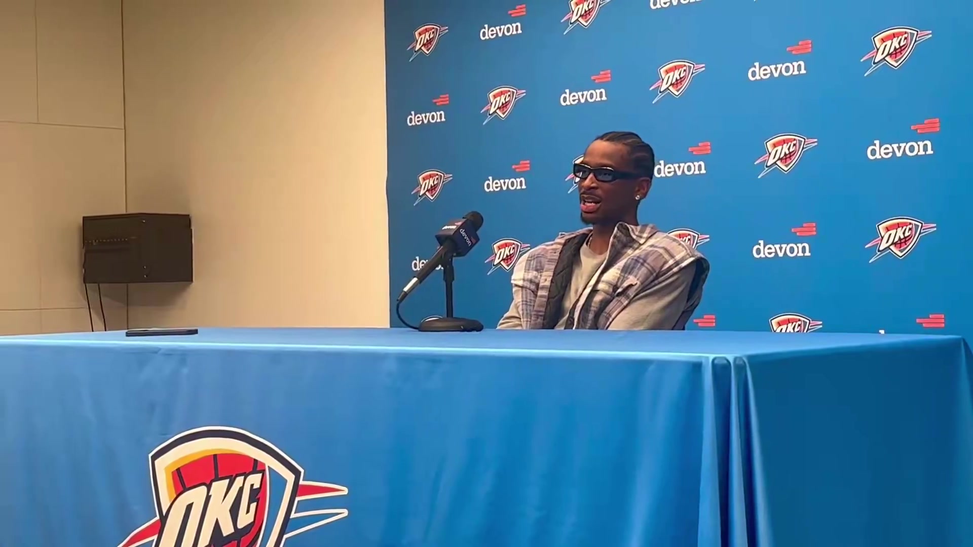 最后一攻被夹击后传给卡鲁索！亚历山大：我对他完全信任！