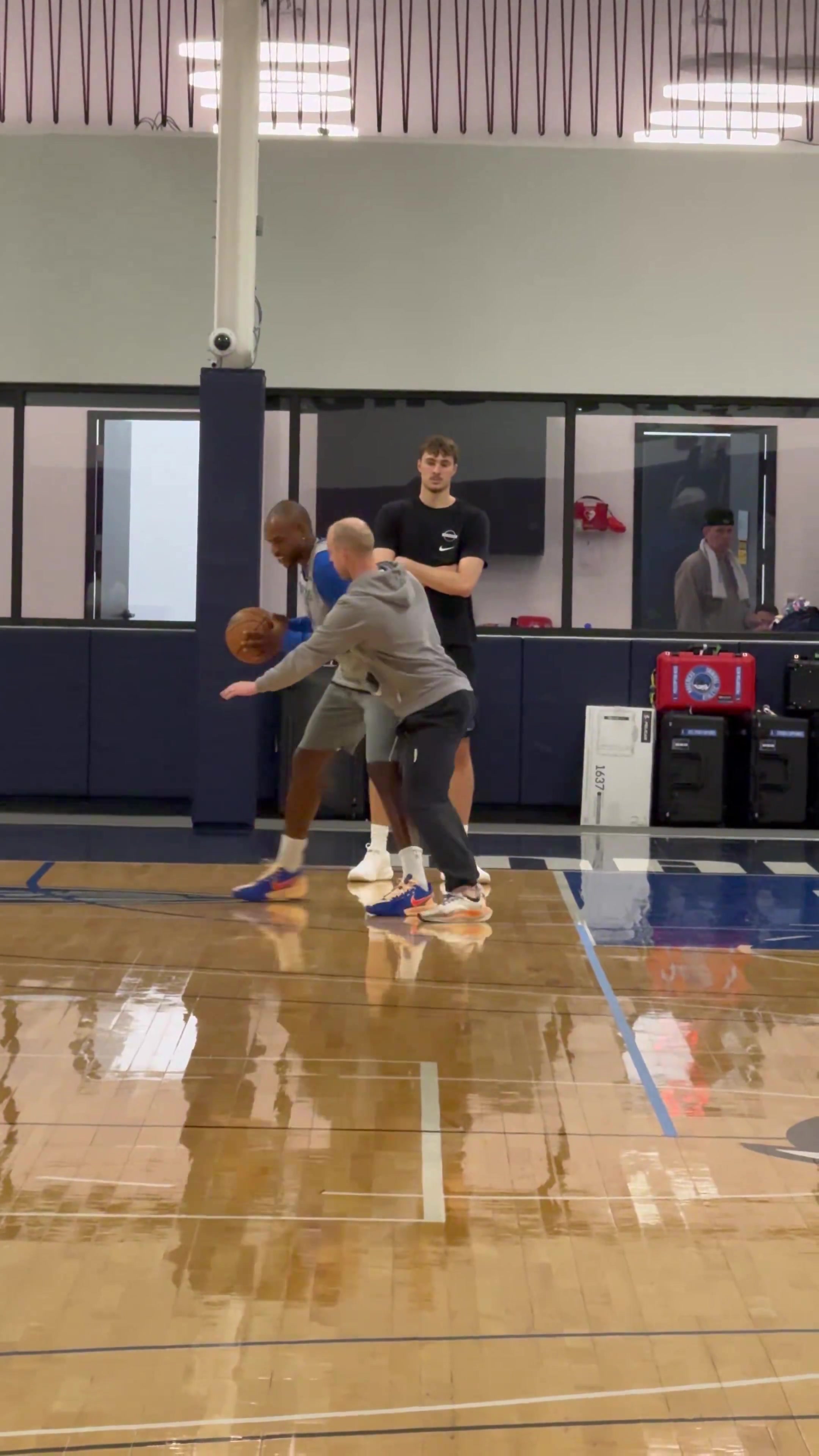 跟老将好好学学~弗拉格仔细观摩学习米德尔顿的单打动作