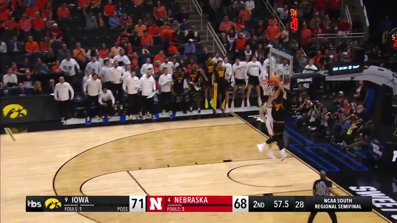 关键时刻整这出？内布拉斯加场上仅有4人，爱荷华直接长传得分！